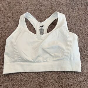 NWT AVIA White Padded Sports Bra w Raiser Back

SIZE XXXL

NWT